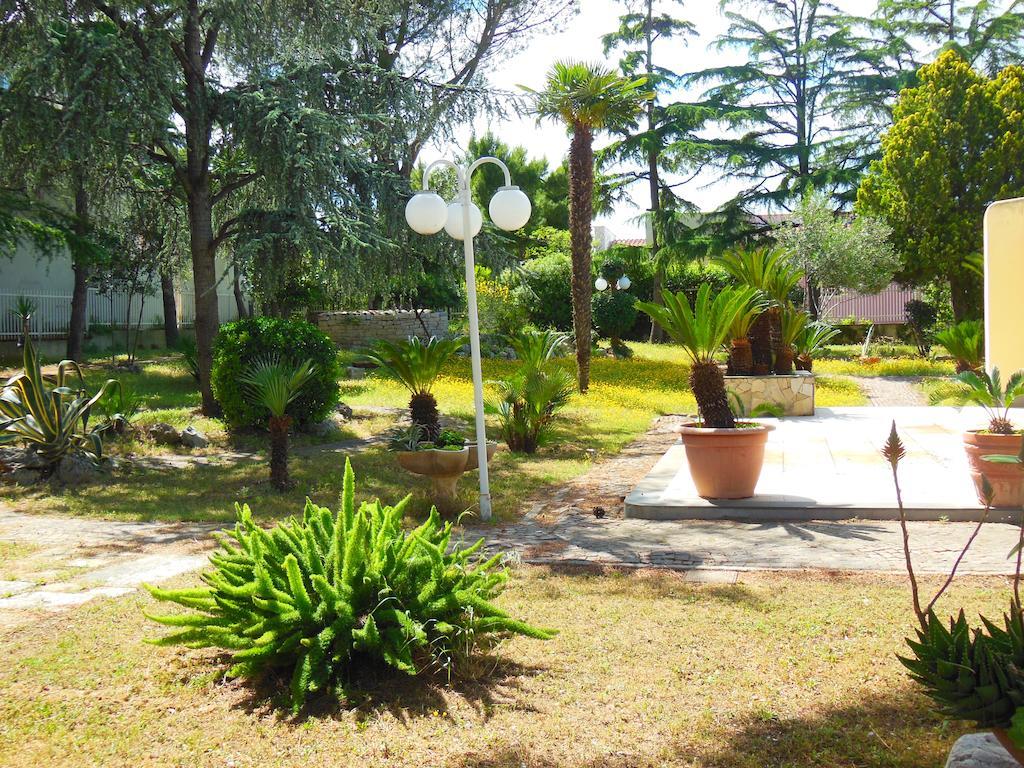 B&B Villa Garden 比谢列 外观 照片